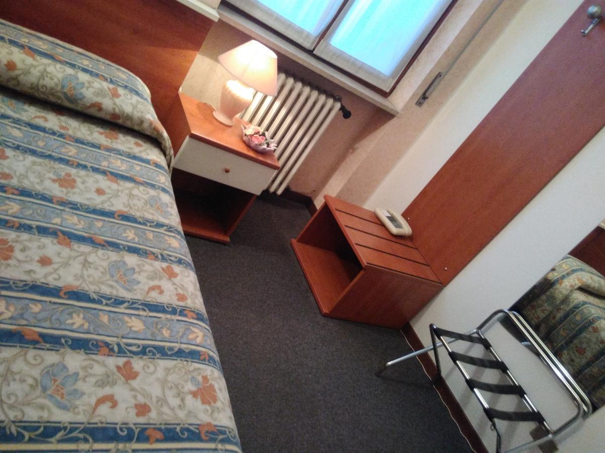 Hotel Elena Верона Экстерьер фото