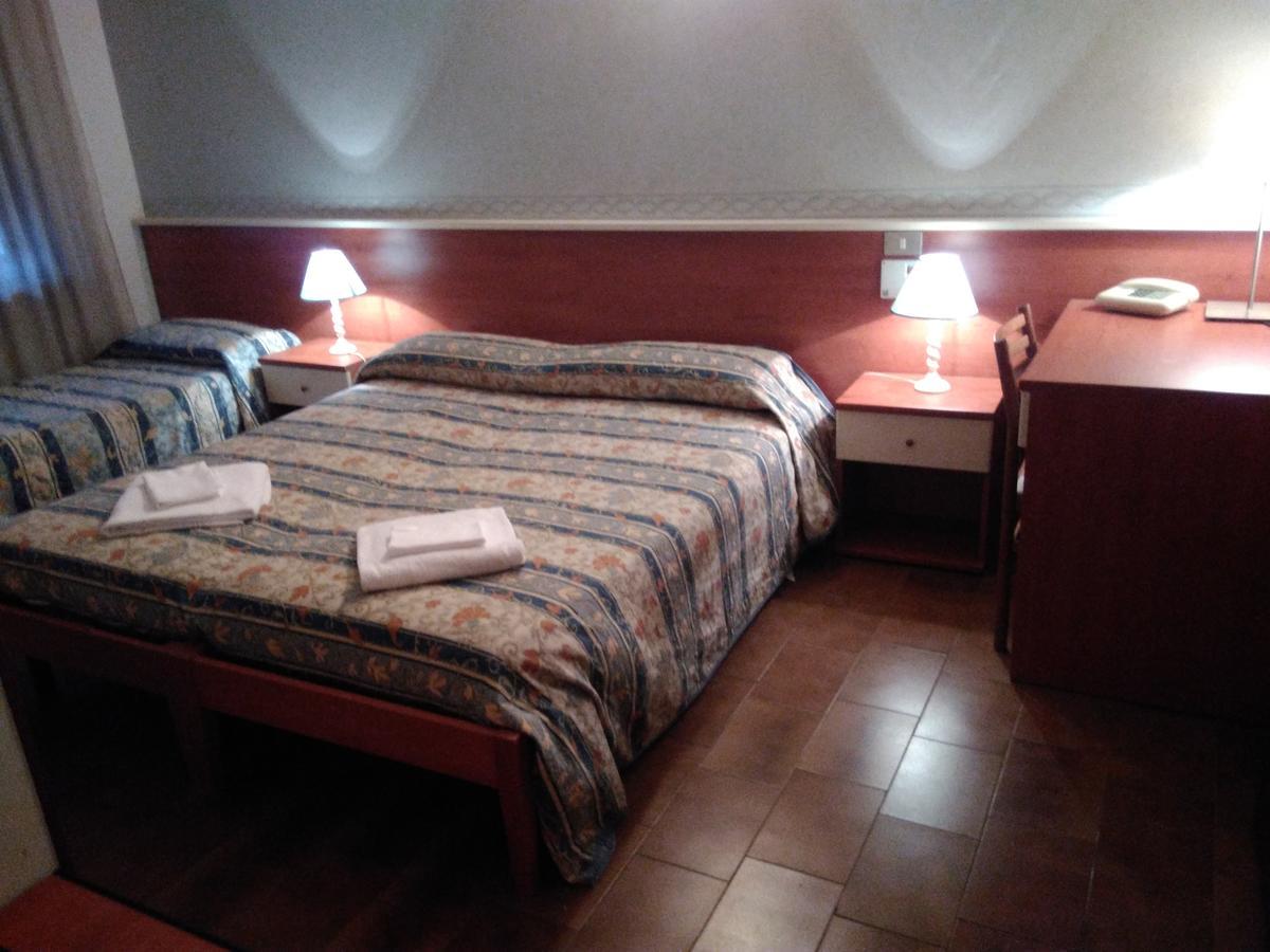 Hotel Elena Верона Экстерьер фото