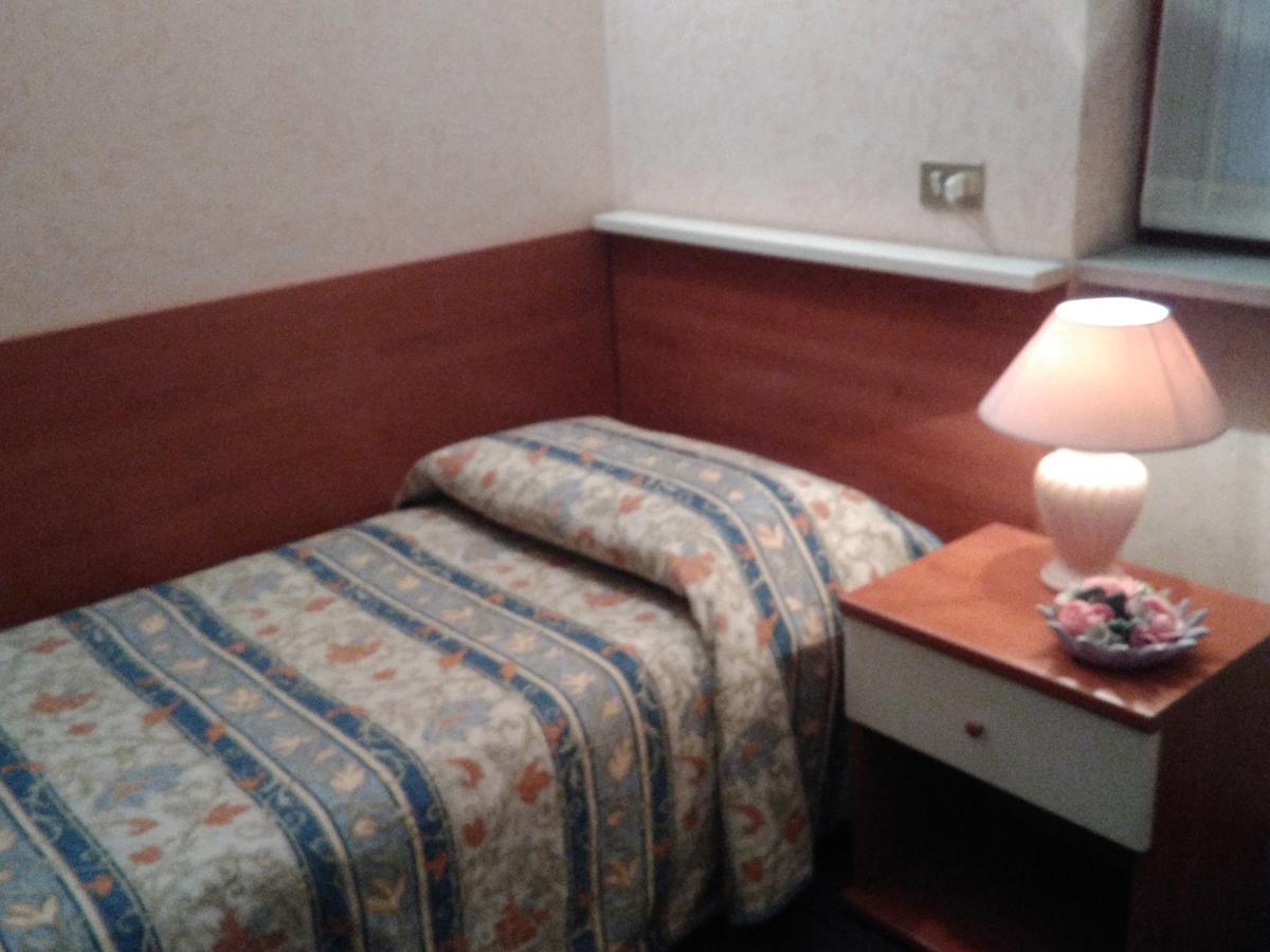 Hotel Elena Верона Экстерьер фото
